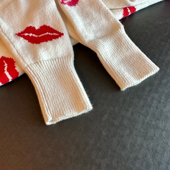 Kate Spade Lips Kisses Sweater Pink and Red Size Small - Picture 12 of 13